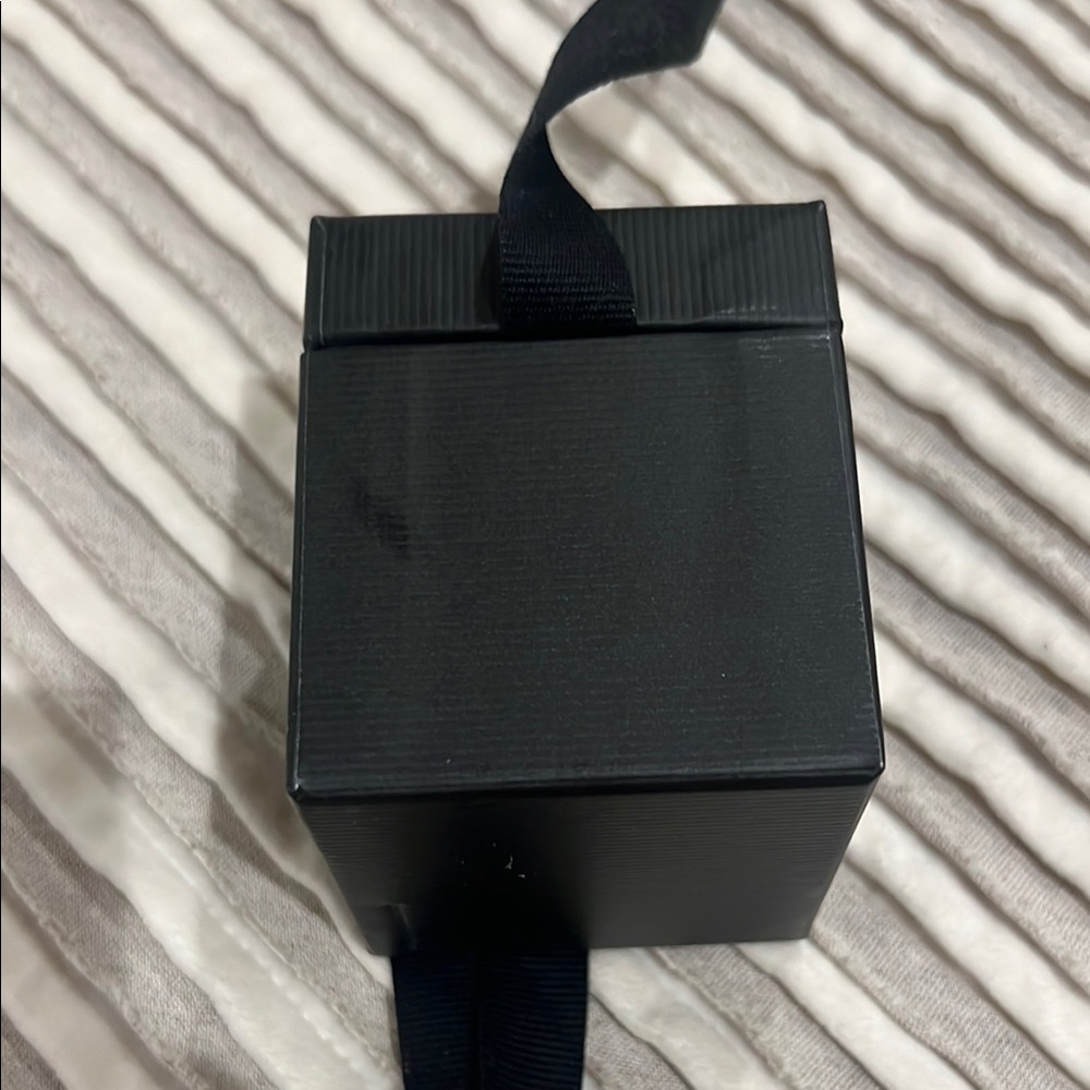 Gucci Black Ribbon Box - Picture 5 of 10